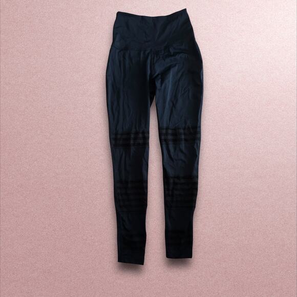 Beyond Yoga Mesh To Impress High Waisted 7/8 Yoga Leggings in Black - Picture 4 of 7